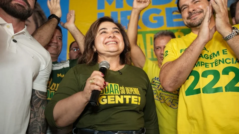 ‘Adesivaço 22′ e lançamento de nova identidade visual marcam início da campanha de Maria do Carmo ao Governo do Amazonas
