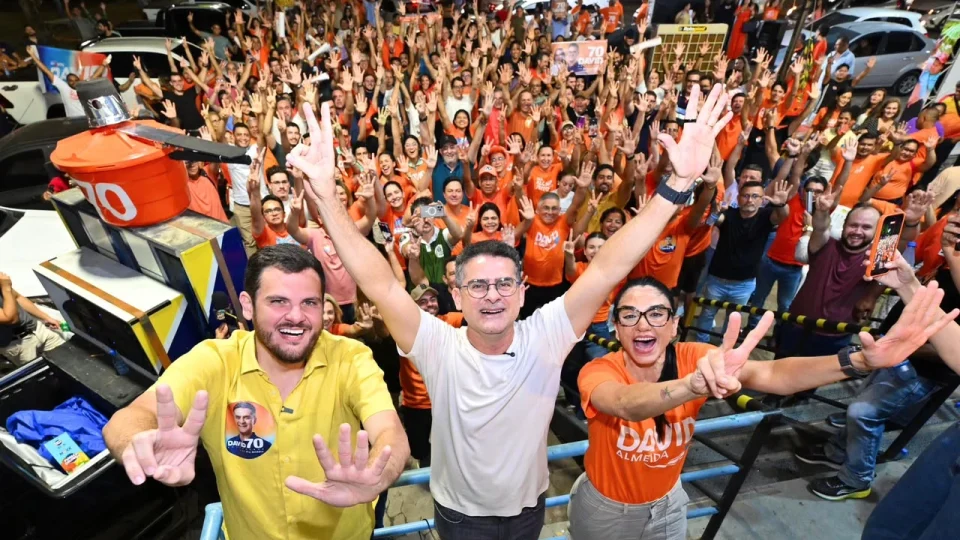 David Almeida inicia campanha ao Governo do Amazonas com mega adesivaço em Manaus e no interior