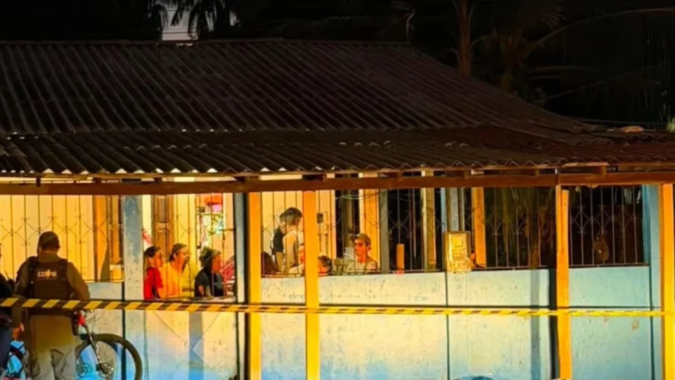 EXECUÇÃO: homem é morto a tiros na frente de casa em Santana
