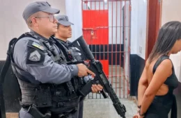 FLAGRANTE: drogas são encontradas dentro de casa e mulher acaba presa no Brasil Novo