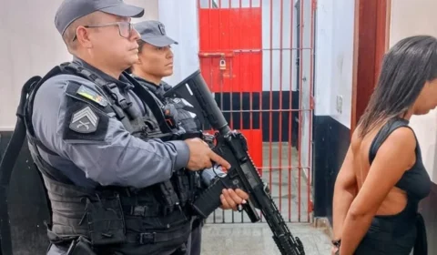 FLAGRANTE: drogas são encontradas dentro de casa e mulher acaba presa no Brasil Novo
