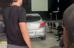 Carro invade igreja e deixa duas pessoas feridas em Ananindeua