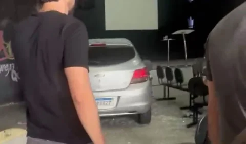Carro invade igreja e deixa duas pessoas feridas em Ananindeua