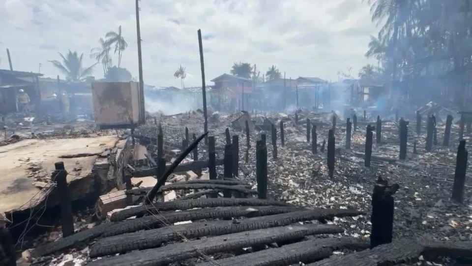 INCÊNDIO: cerca de 20 casas são destruídas e deixam famílias desabrigadas em Santana