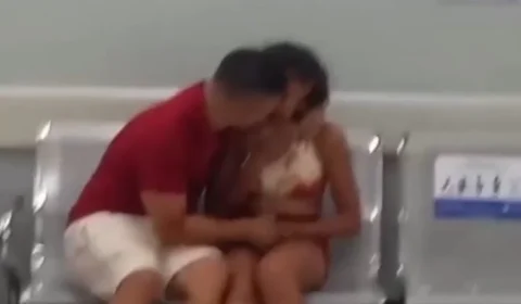 VIDEO: Mulher quebra porta de vidro de UPA com socos e cadeiradas após tentar entrar sem triagem em MG