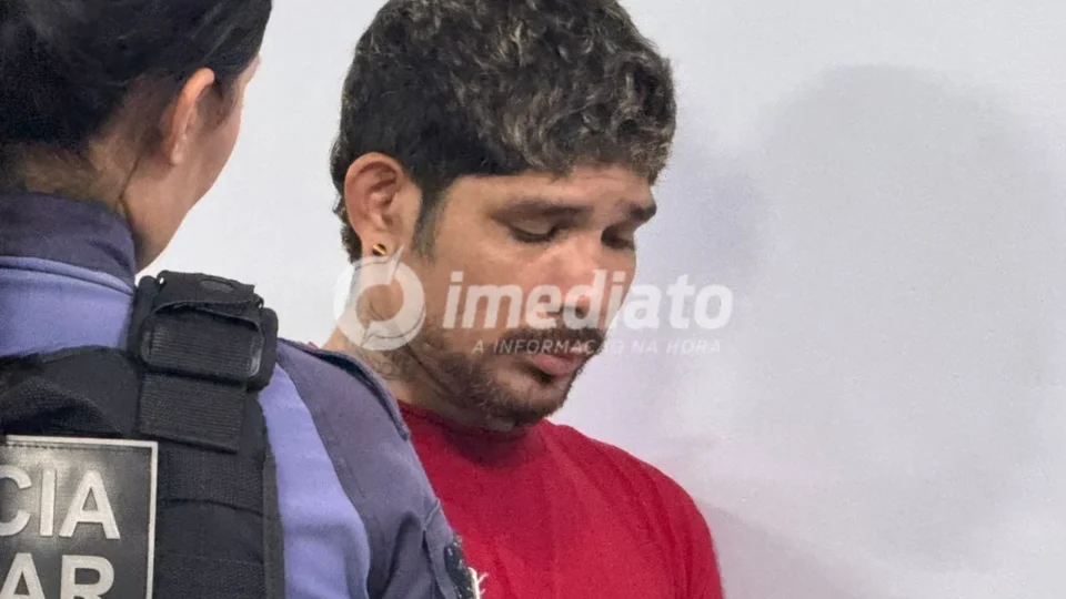 Homem tenta fugir da polícia, mas é preso com oxi e balança de precisão no bairro Petrópolis