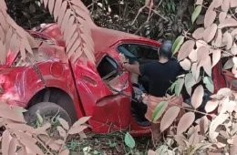 TRAGÉDIA NA BR-156: professora morre após carro sair da pista, cair em ribanceira e capotar no sul do Amapá