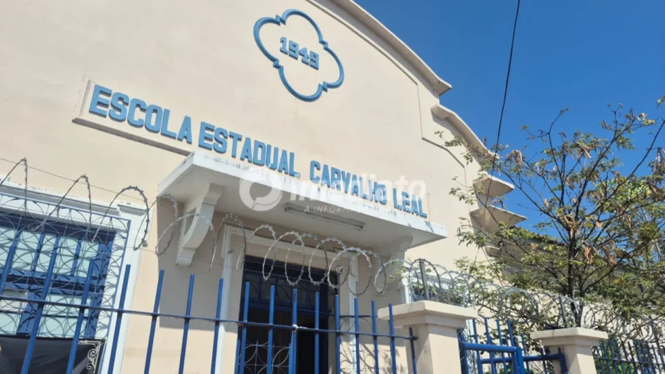 Denúncia: Pais cobram melhorias na Escola Estadual Carvalho Leal após alunos ficarem sem aulas presenciais