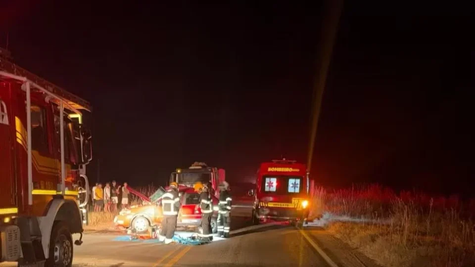 MORTE NO TREVO: carro é atingido por caminhão na TO-010 e passageiro morre preso às ferragens