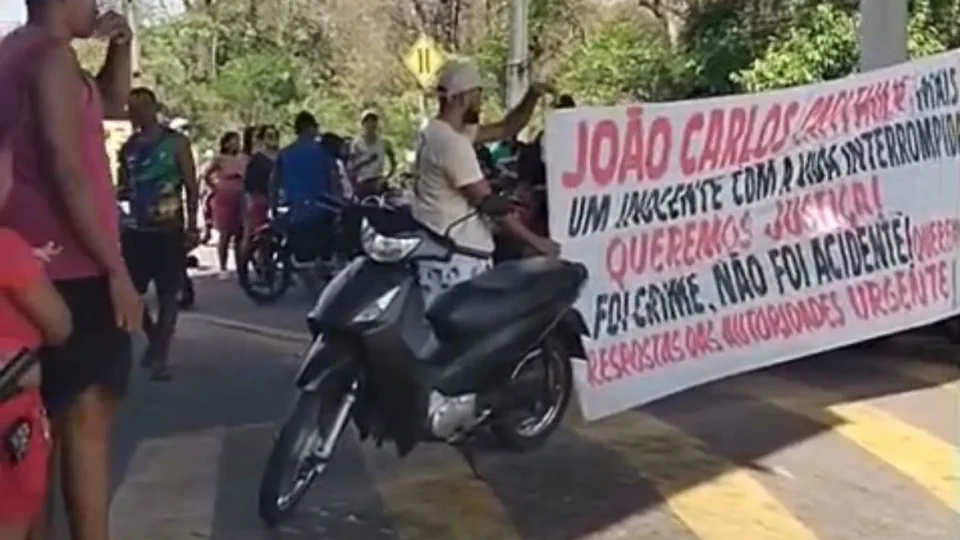 Vídeo: Familiares de pescador morto em Marapanim protestam na entrada da cidade: “Inocente com a vida interrompida”