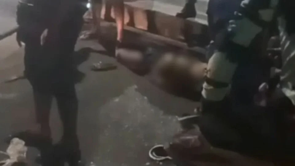 Manobra em motocicleta causa acidente e deixa dois feridos em Manaus
