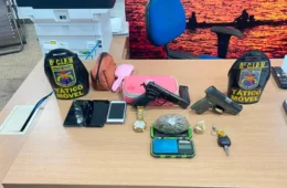 Trio tenta fugir da polícia, mas acaba preso com armas e drogas em Iranduba