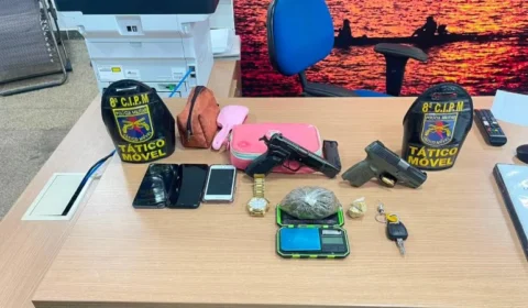 Trio tenta fugir da polícia, mas acaba preso com armas e drogas em Iranduba
