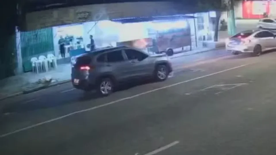 VÍDEO | Lanchonete é assaltada por dupla armada na Cremação, em Belém