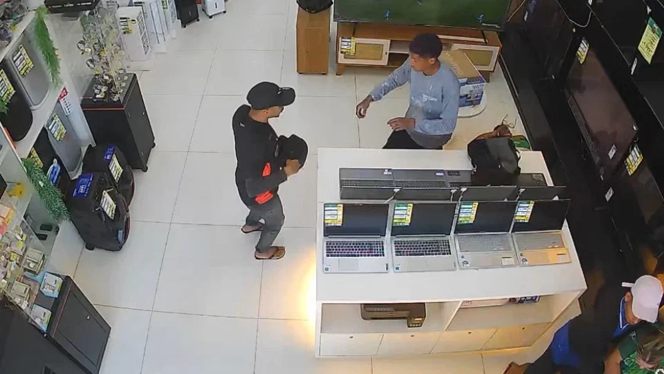 Trio armado invade loja de eletrodomésticos e rende funcionária em Macapá