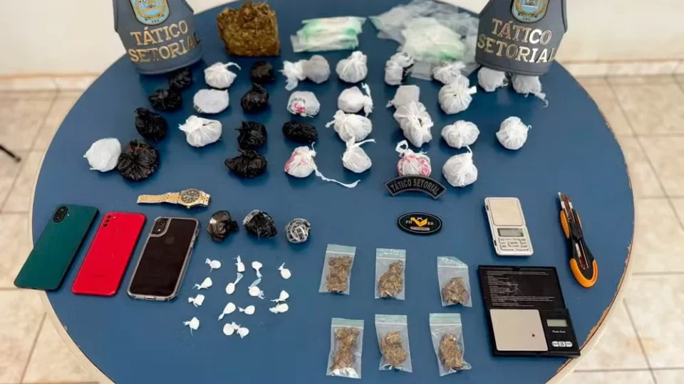 Jovens são presos com 55 porções drogas e tablete de 400 gramas de Skank em Boa Vista