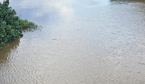 Homem morre afogado após embarcação ser atingida por banzeiro no Amazonas