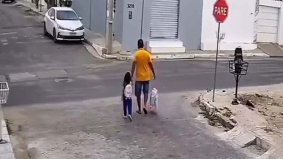 CENA DE TERROR: Homem é morto a tiros na frente da filha enquanto levava criança para a escola em Petrolina