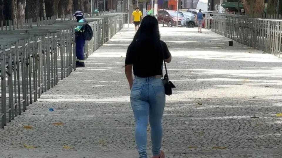 Baixa movimentação na Praça da República provoca estranheza em vendedores durante feriado de Adesão do Pará