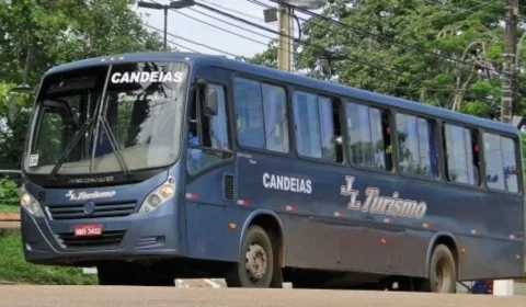 Ônibus lotados e passageiros no chão expõem precariedade do transporte coletivo em Candeias do Jamari
