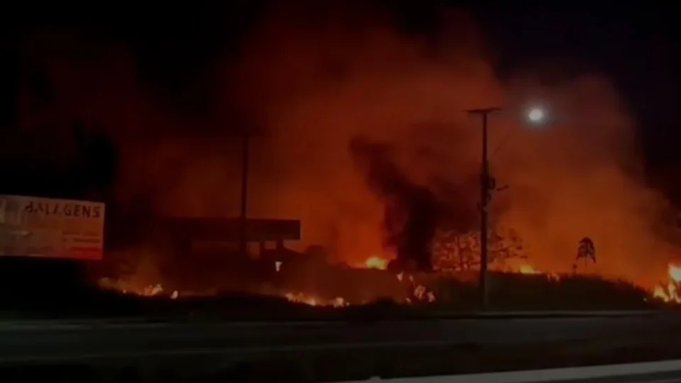Incêndio assusta moradores e atinge área próxima a pousada em Castanhal