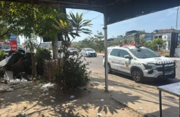 Corpo de mulher é encontrado enrolado em lona preta na Avenida Brasil, em Manaus