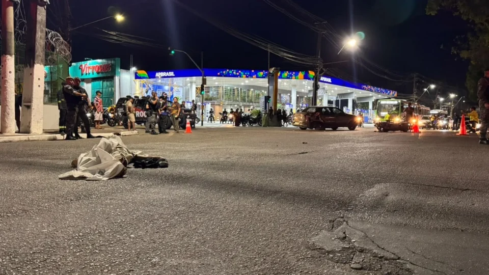 Perseguição policial termina em acidente com morte na avenida Brasil