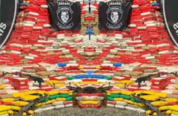 Carga com 4,5 toneladas de skunk, fuzis AK-47, metralhadoras M60 e mais de 5,8 mil munições é apreendida no AM