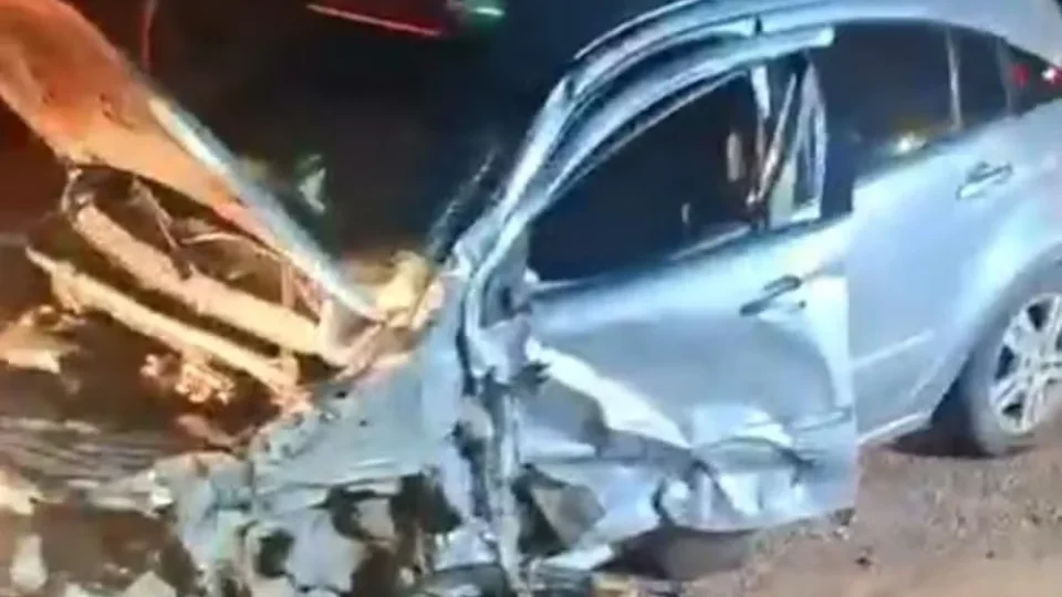 Acidente entre transporte escolar e picape deixa vítimas em Roraima