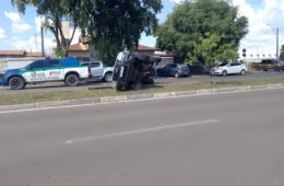 Caminhonete capota após ser atingida por carro em Boa Vista; veja vídeo