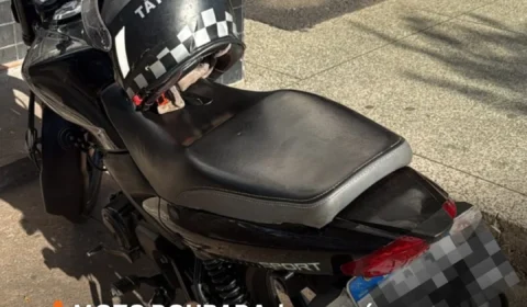 MOTO ROUBADA: homem é preso com veículo com restrição no bairro Santa Rita