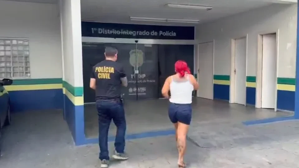 Estelionatária é presa suspeita de falsificar documentos para contratar serviços em Manaus