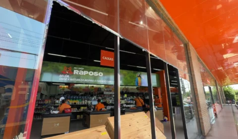 TAXA DO CRIME? | Pet shop amanhece com vidros quebrados na Avenida Independência, em Belém