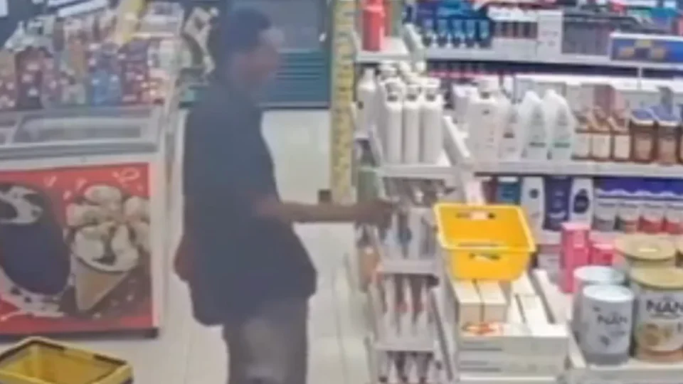 VÍDEO | Homem é flagrado furtando produtos de farmácia em Belém