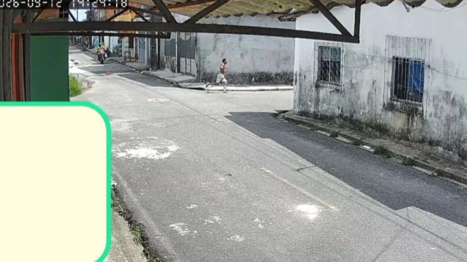 VEJA O VÍDEO | Homem é baleado após ser perseguido por motociclista no Tapanã, em Belém