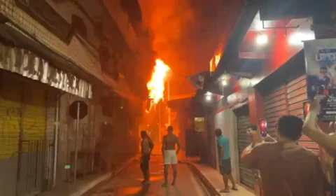 VEJA O VÍDEO | Incêndio atinge cozinha de padaria e atinge kitnets na Terra Firme