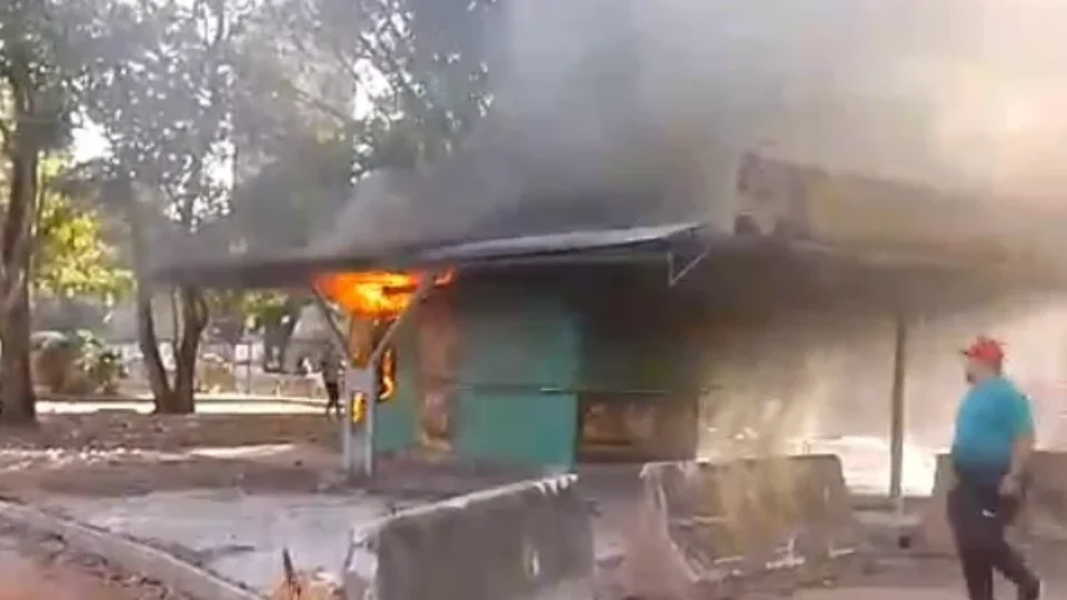 VÍDEO | Incêndio atinge quiosque e deixa trânsito parcialmente interditado em Belém