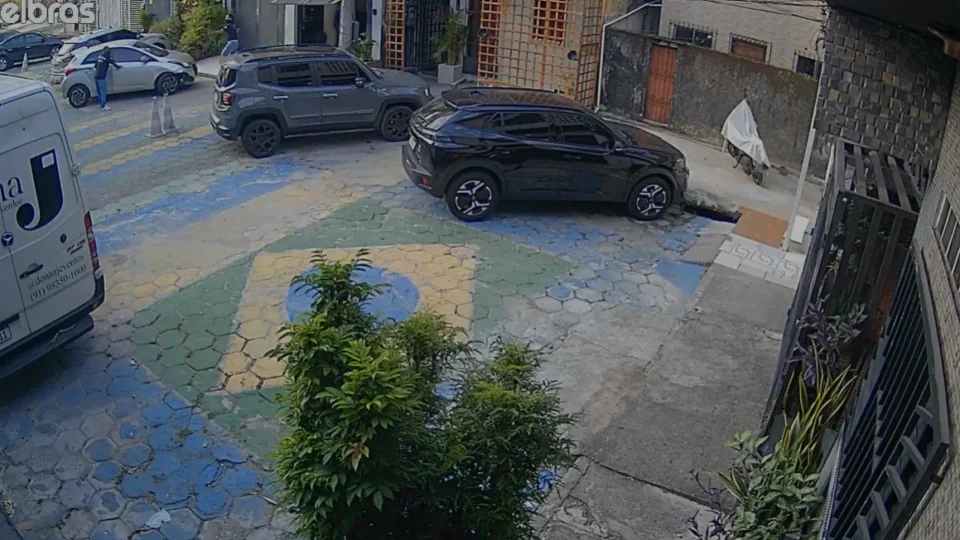 VÍDEO | Empresário é assaltado dentro de casa por criminosos vestidos de policiais em Belém