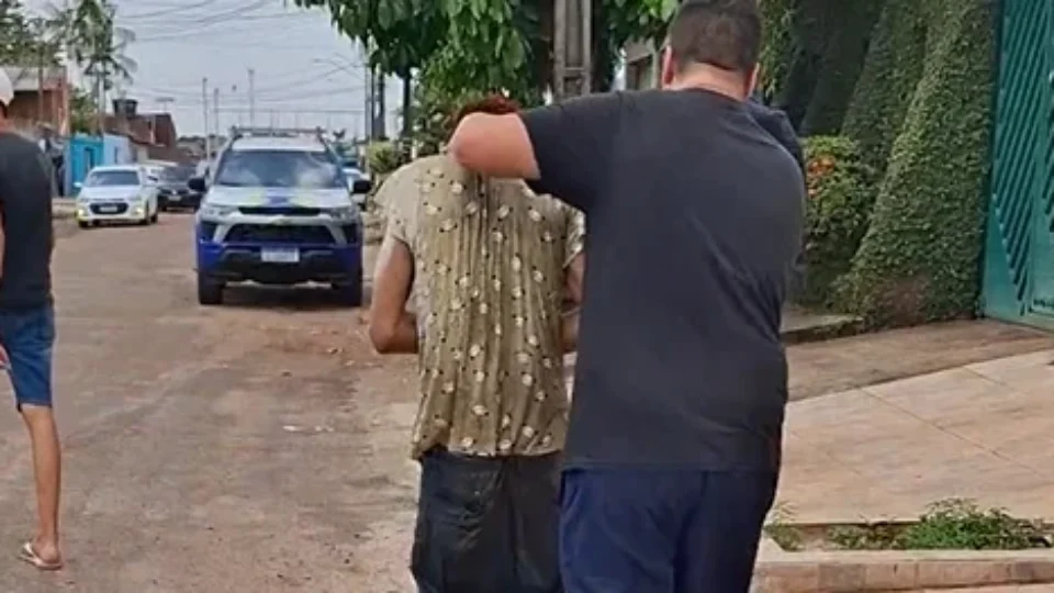 Suspeito de furtos é preso escondido dentro de caixa d’água em Porto Velho