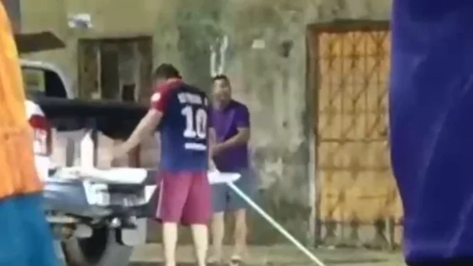 Moradores registram retirada e substituição de propaganda política durante a madrugada em Porto Velho