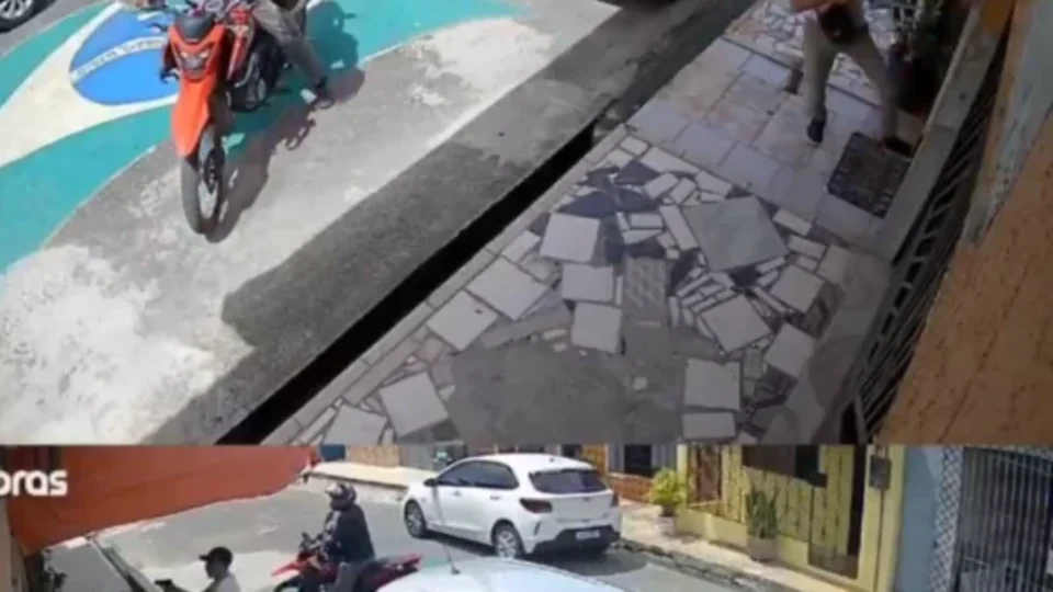 NA PORTA DE CASA | Homem é rendido por bandidos e fica na mira de arma durante assalto em Ananindeua