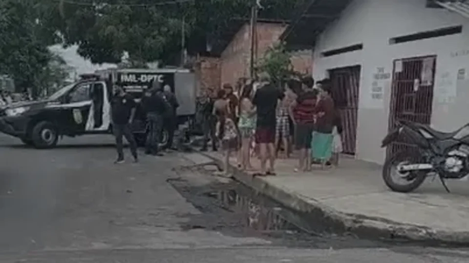VEJA: Mulher trans é morta a tiros após ter casa invadida em Manaus