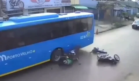 VEJA O VIDEO: Motociclistas batem e uma das motos atinge ônibus na Zona Sul