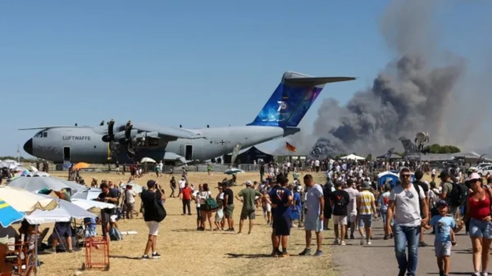 Pilotos de caça morrem durante apresentação aérea na Grécia