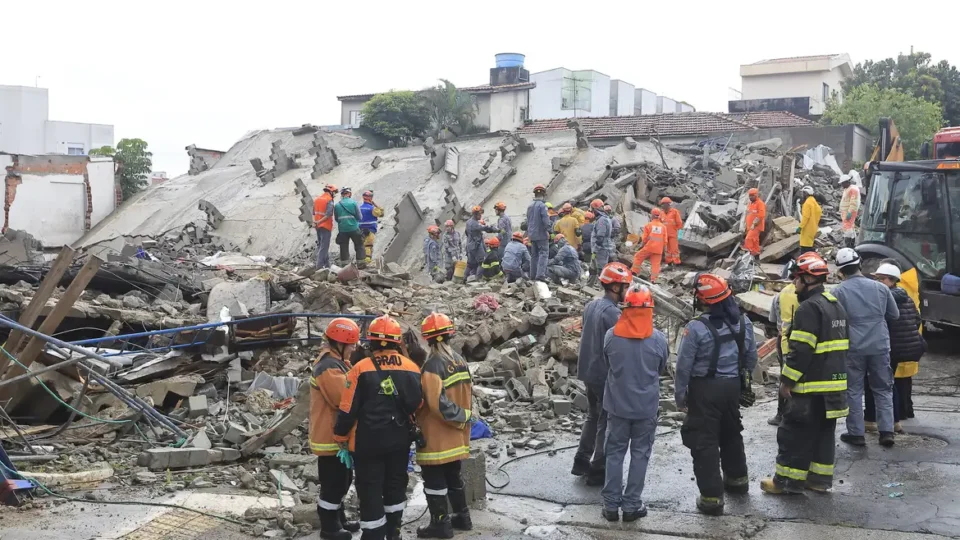Chuvas fortes deixam oito mortos e um desaparecido em São Paulo