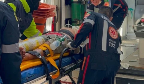 Idoso fica gravemente ferido após ser atropelado por caminhão na BR-364, em Candeias do Jamari