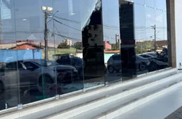 Quadrilha com nove suspeitos invade loja de motos durante a madrugada em Porto Velho