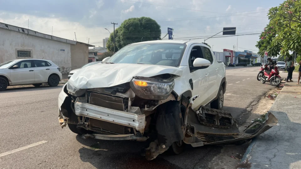 Motociclista fica gravemente ferido após colisão entre Bros e Strada em Porto Velho
