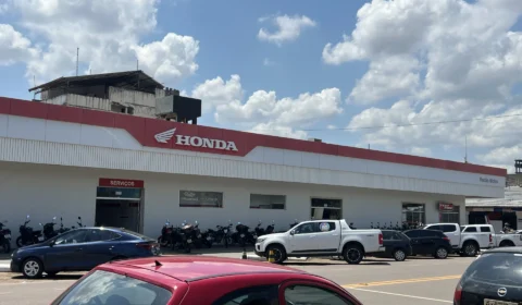 Adolescentes são apreendidos após tentarem furtar motos de loja