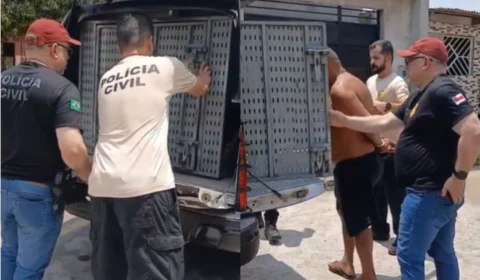 VEJA: Homens são presos suspeitos de jogar gato por cima de muro para ser atacado por cães em Itacoatiara